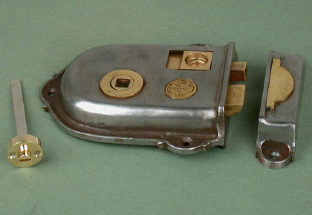 An image of Rim Latch - Cromwell - Iron